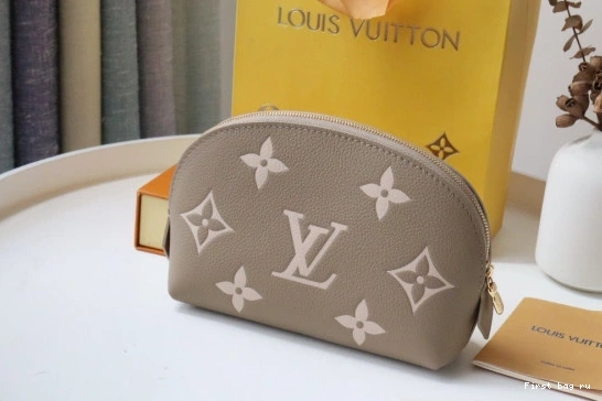 First bag ru Vuitton COSMETIC Louis POUCH 0725